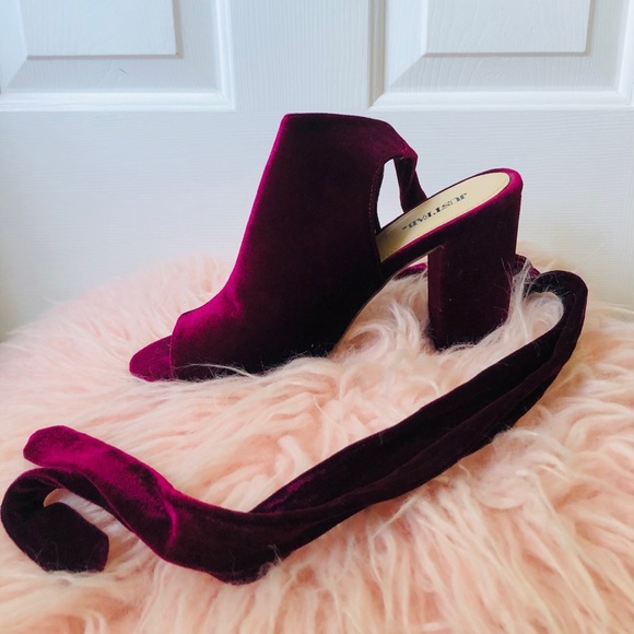 Velvet dark purple lace-up heels - Picture 2 of 3